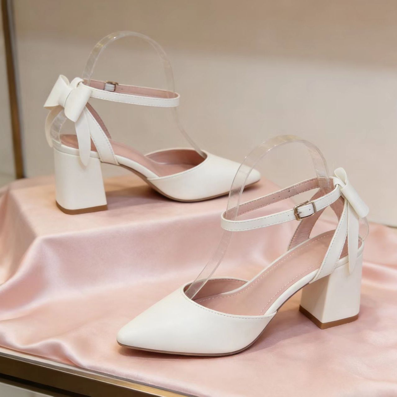 Women's off-white bow chunky heel pointed toe sandals for spring and summer eprolo